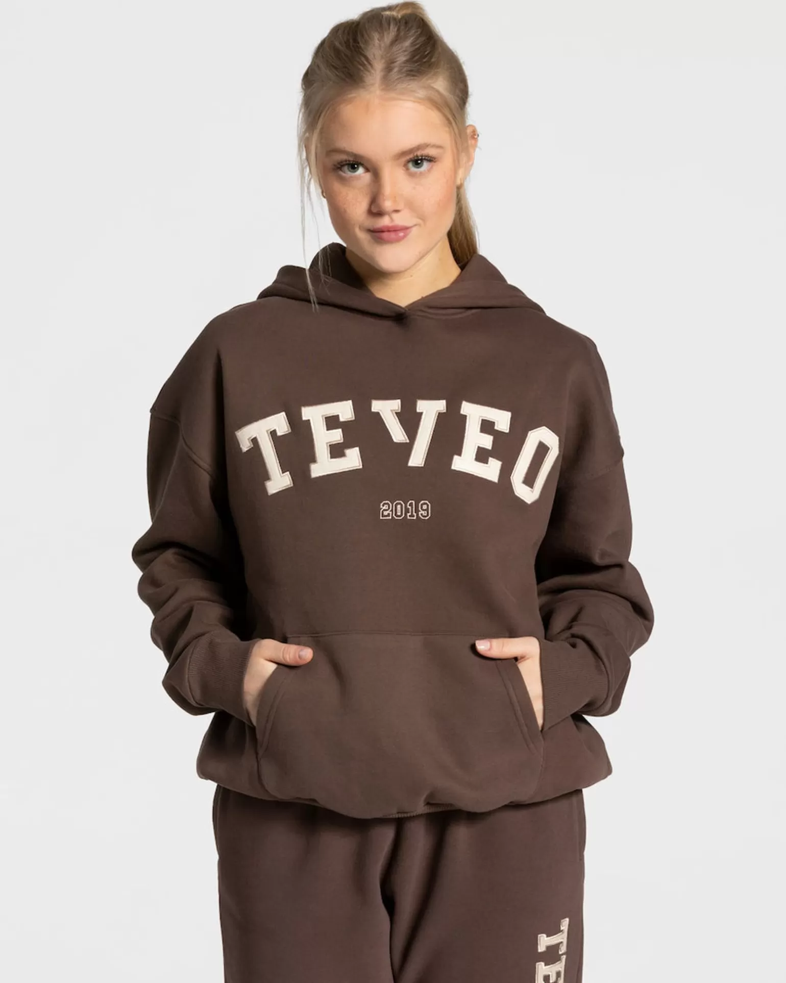 TEVEO Hoodies & Jacken>College Oversized Hoodie " " Dunkelbraun