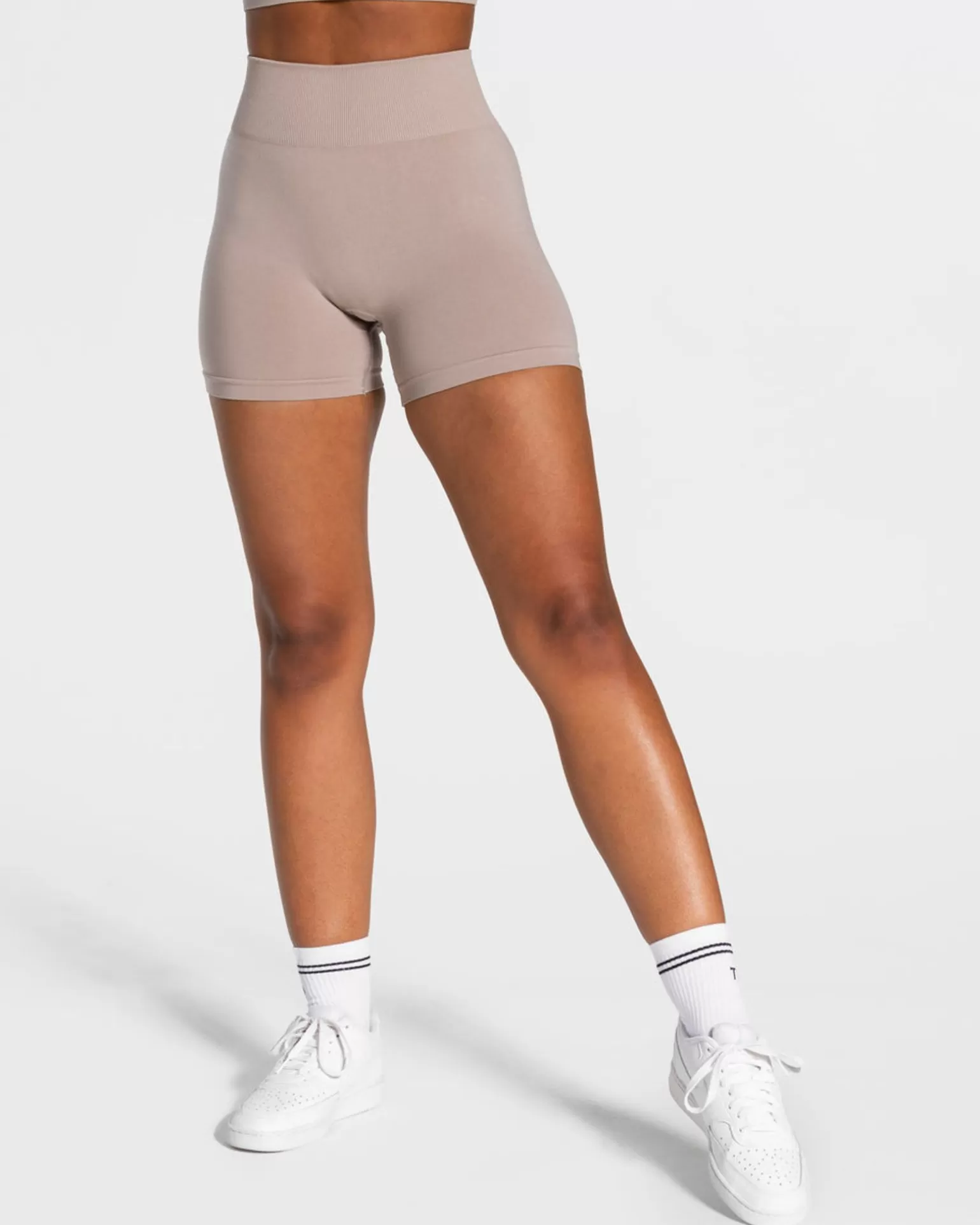 TEVEO Shorts>Timeless Scrunch Short " " Dust