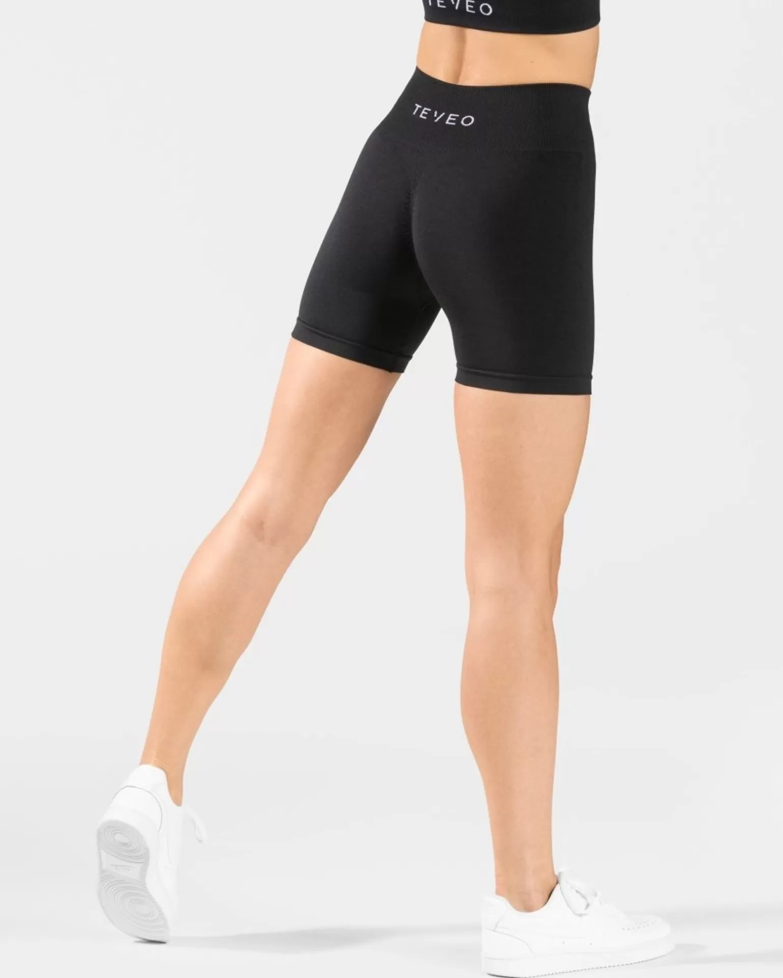 TEVEO Shorts>Timeless Scrunch Short " " Schwarz