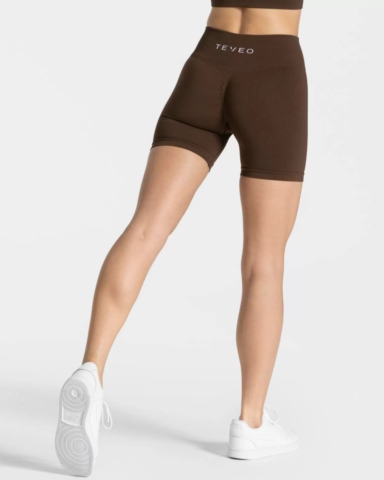 TEVEO Shorts>Timeless Scrunch Short " " Dunkelbraun