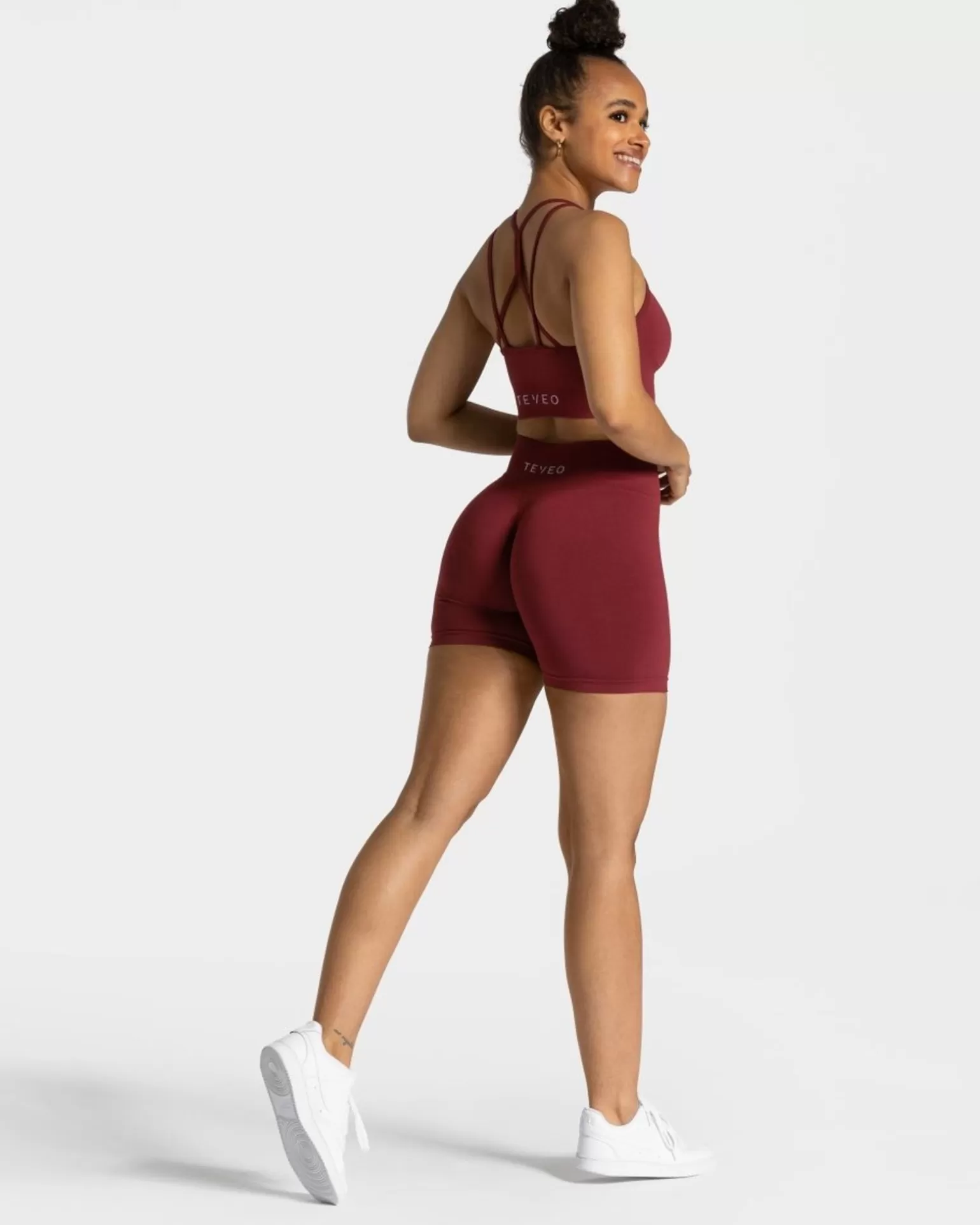 TEVEO Shorts>Timeless Scrunch Short " " Weinrot